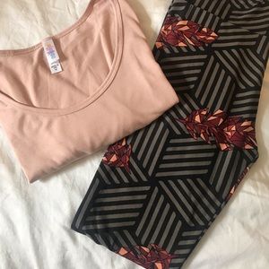 Lularoe OS legging and perfect T outfit - EUC